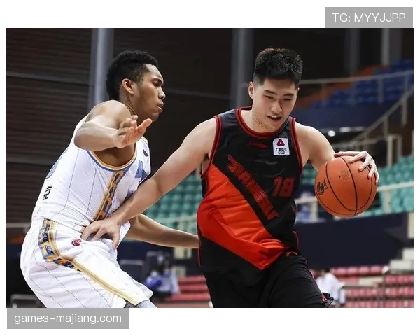 广东内线短板暴露明显 对阵强队篮板保护成隐患 广东内线短板暴露明显 对阵强队篮板保护成隐患